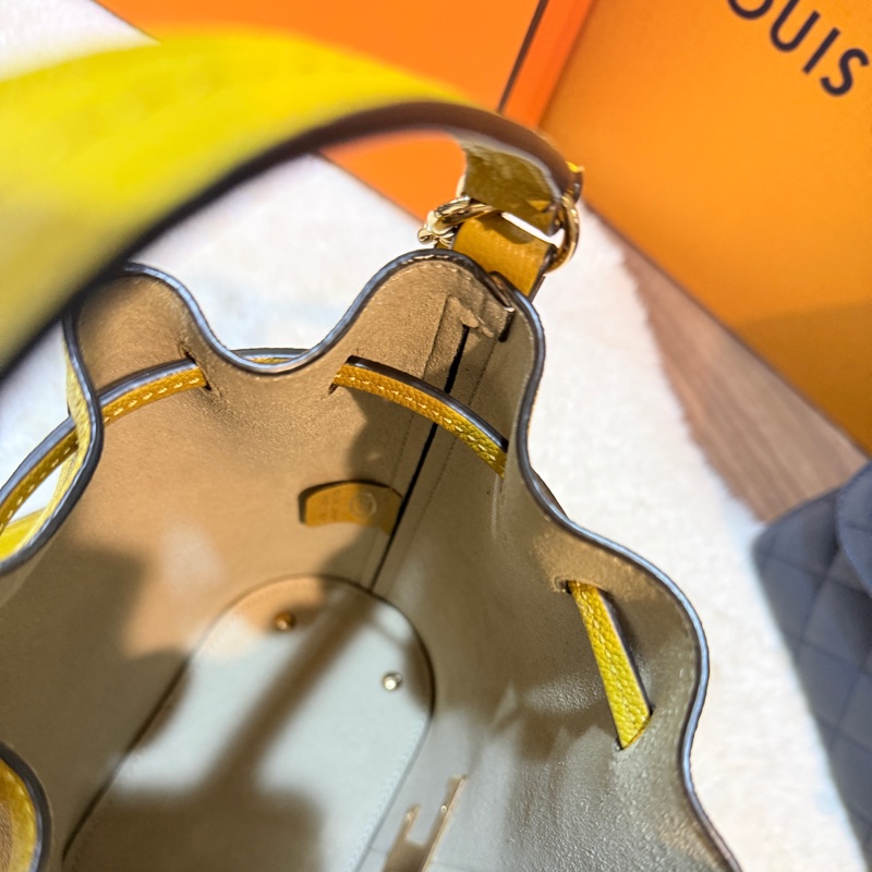 櫃上快三折🫨甜售💛皮質真的好TOD’S全牛皮 招財黃 斜背包 小水桶-9