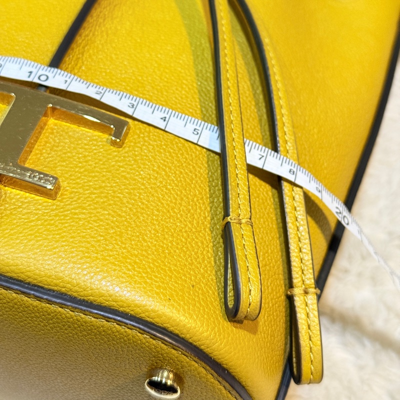櫃上快三折🫨甜售💛皮質真的好TOD’S全牛皮 招財黃 斜背包 小水桶-10