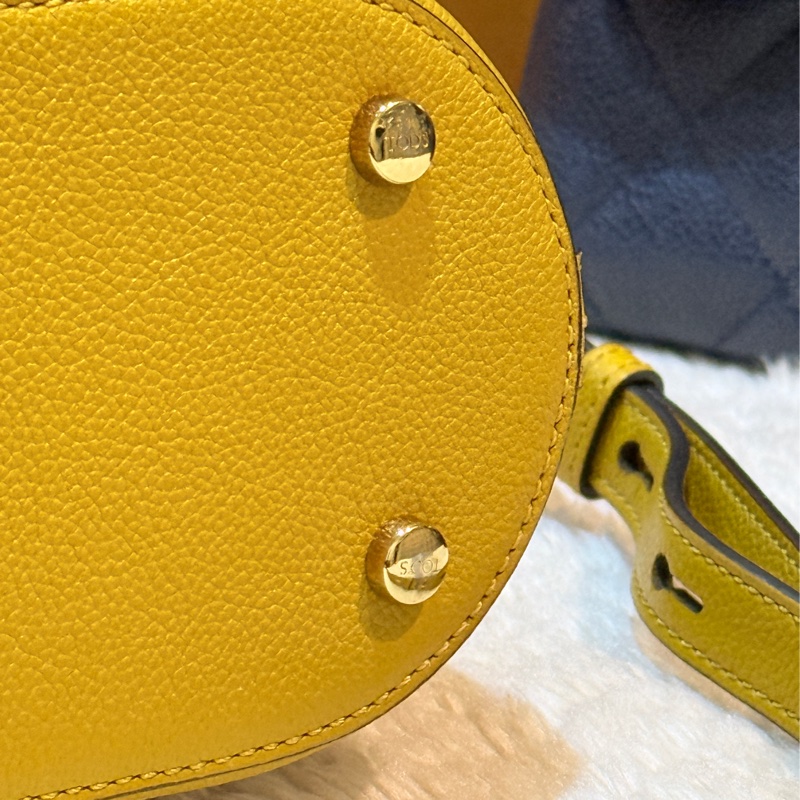 櫃上快三折🫨甜售💛皮質真的好TOD’S全牛皮 招財黃 斜背包 小水桶-16