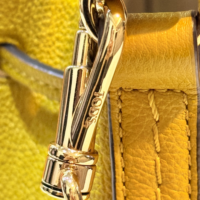 櫃上快三折🫨甜售💛皮質真的好TOD’S全牛皮 招財黃 斜背包 小水桶-19