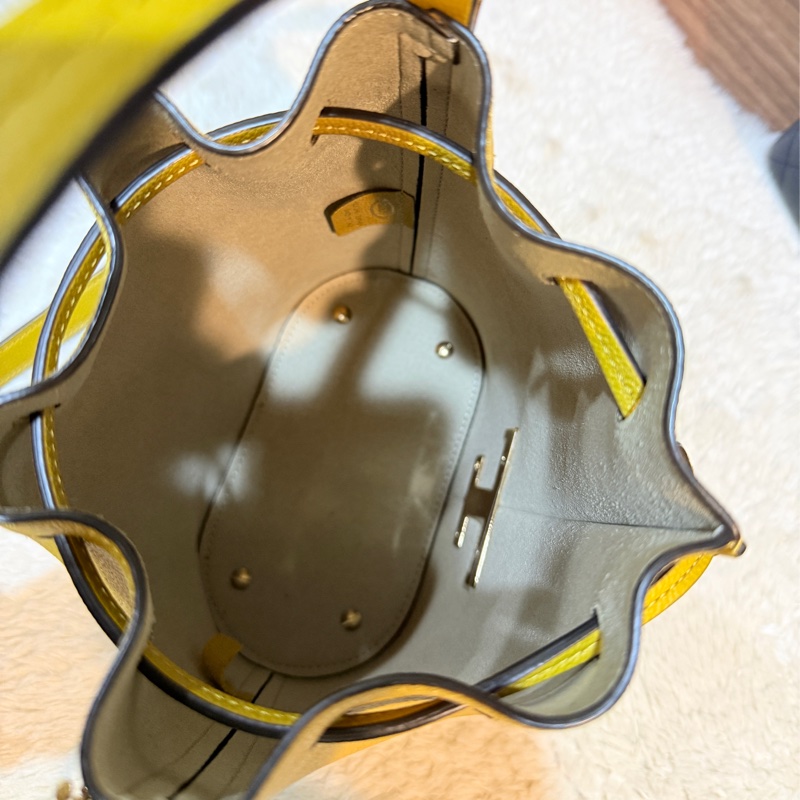 櫃上快三折🫨甜售💛皮質真的好TOD’S全牛皮 招財黃 斜背包 小水桶-20