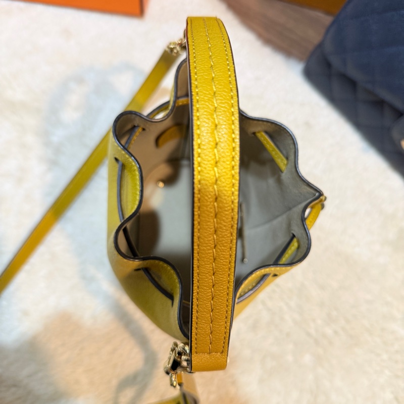 櫃上快三折🫨甜售💛皮質真的好TOD’S全牛皮 招財黃 斜背包 小水桶-22