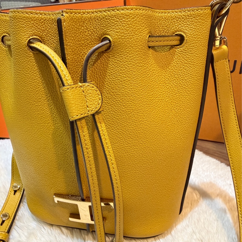 櫃上快三折🫨甜售💛皮質真的好TOD’S全牛皮 招財黃 斜背包 小水桶-27