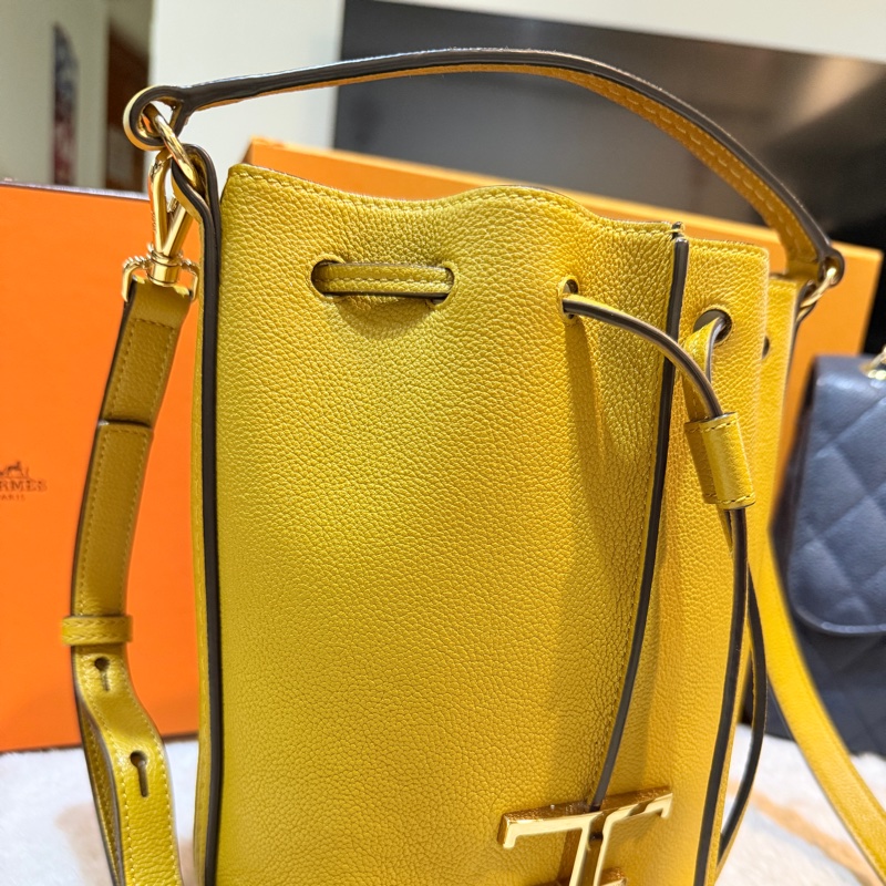 櫃上快三折🫨甜售💛皮質真的好TOD’S全牛皮 招財黃 斜背包 小水桶-28