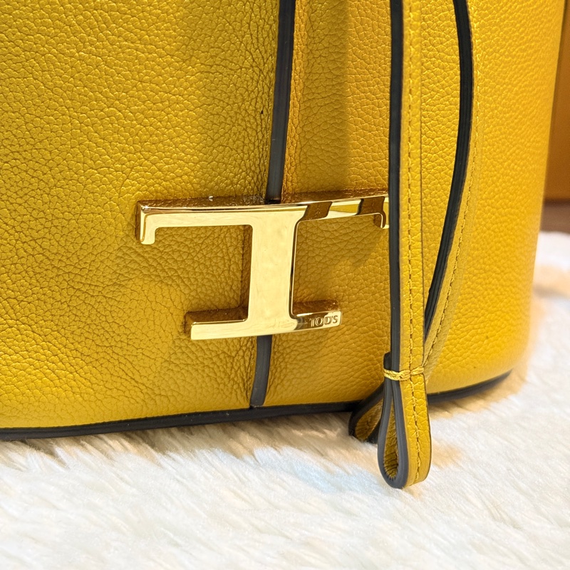 櫃上快三折🫨甜售💛皮質真的好TOD’S全牛皮 招財黃 斜背包 小水桶-29