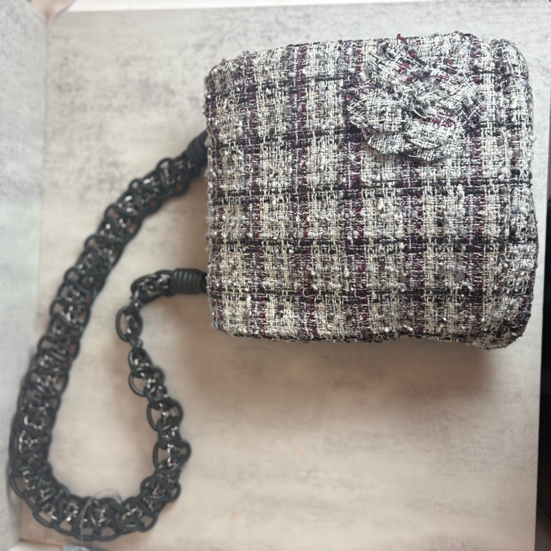 chanel 灰底紅黑格紋 羊毛 斜紋 軟呢 黑皮串銀鏈-4