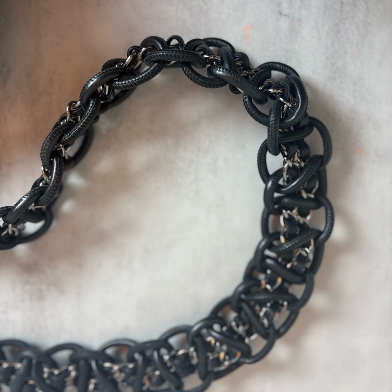 chanel 灰底紅黑格紋 羊毛 斜紋 軟呢 黑皮串銀鏈-7