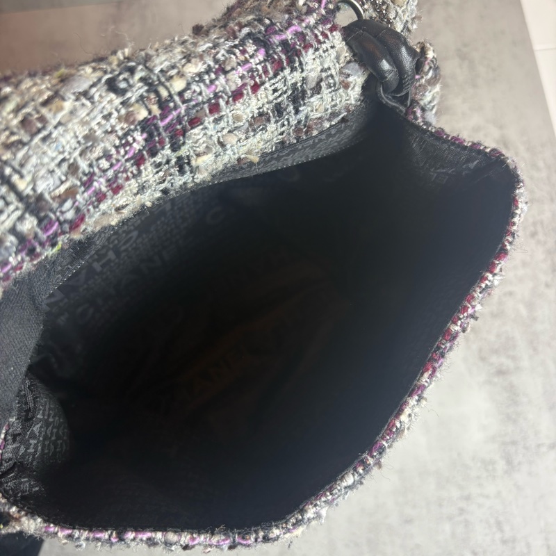 chanel 灰底紅黑格紋 羊毛 斜紋 軟呢 黑皮串銀鏈-10