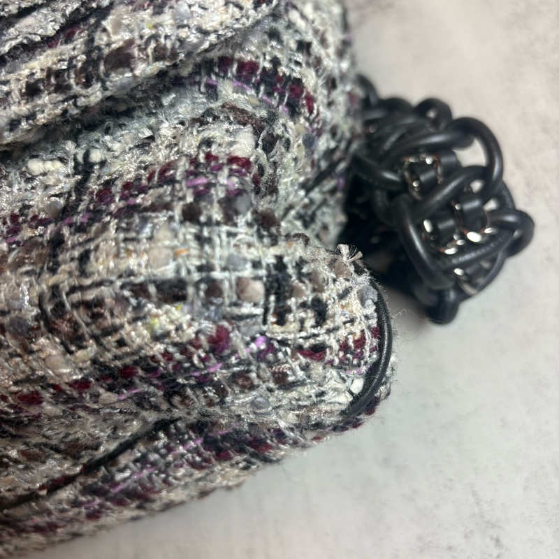 chanel 灰底紅黑格紋 羊毛 斜紋 軟呢 黑皮串銀鏈-12