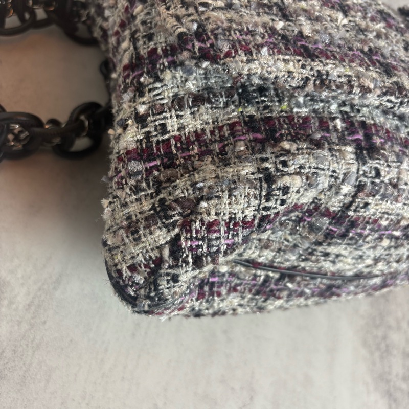 chanel 灰底紅黑格紋 羊毛 斜紋 軟呢 黑皮串銀鏈-13