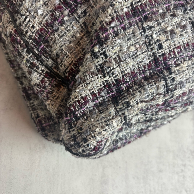 chanel 灰底紅黑格紋 羊毛 斜紋 軟呢 黑皮串銀鏈-14