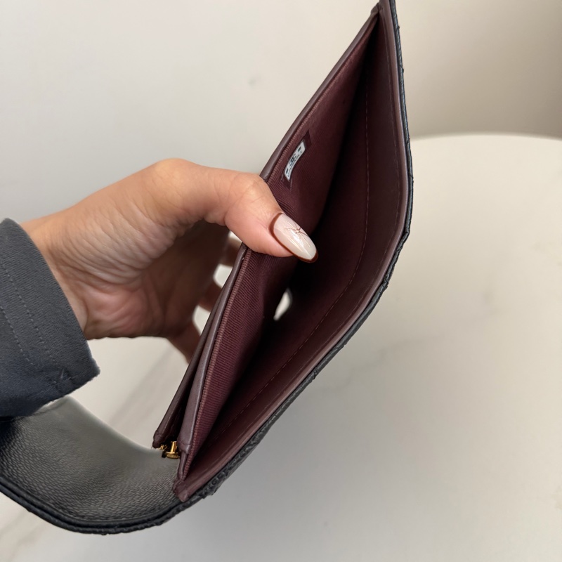 Chanel黑色荔枝金扣中夾-8