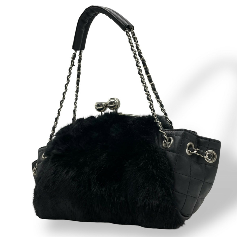 香奈兒黑色絎縫皮草皮革單背包,配銀色五金配件,女士款-0