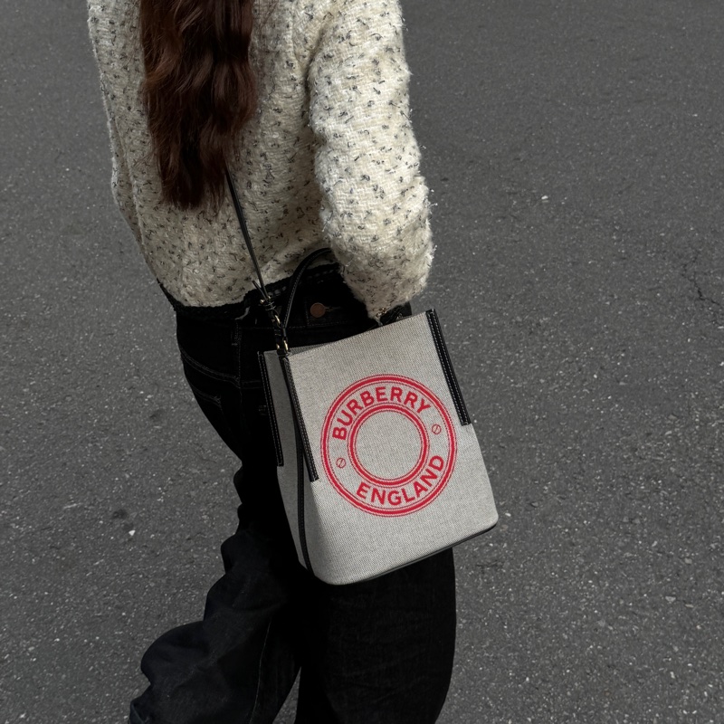 【全新品🎁】 Burberry 專櫃新款 水桶包 斜背包 （專櫃83,000）-17