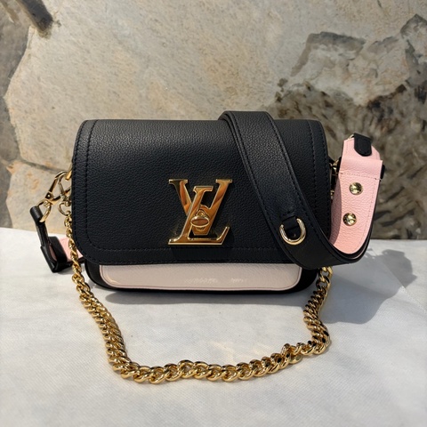 LV黑/米牛皮金釦LOCKME TENDER口蓋包