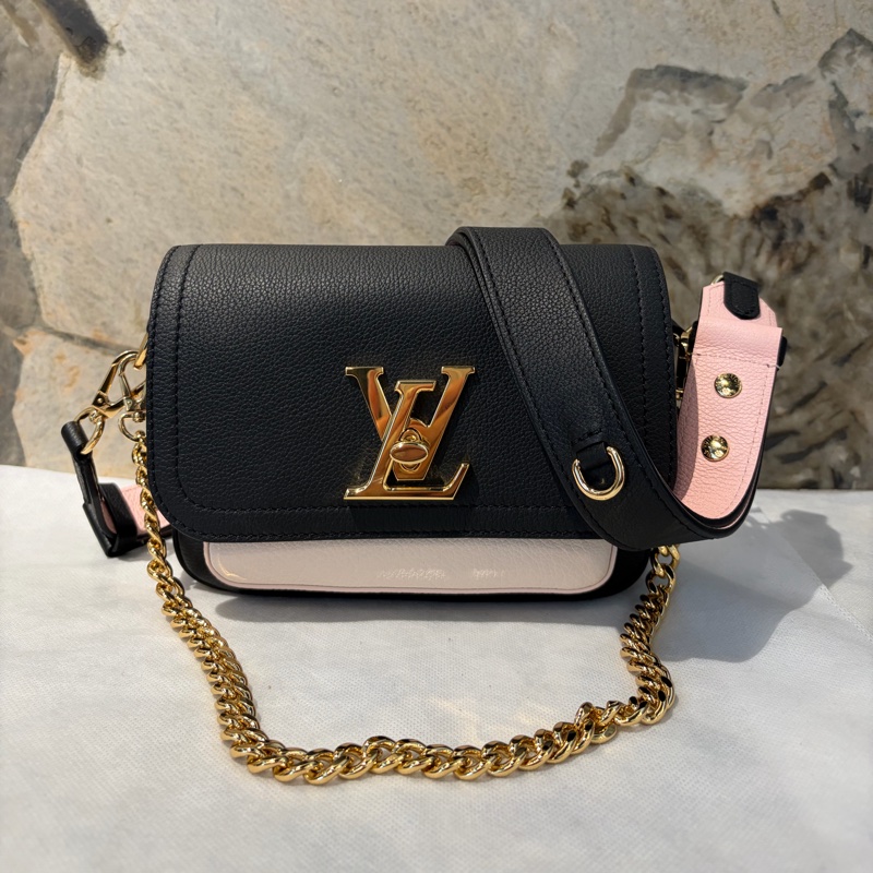 LV黑/米牛皮金釦LOCKME TENDER口蓋包-0