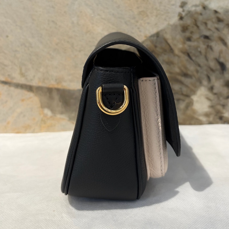 LV黑/米牛皮金釦LOCKME TENDER口蓋包-3