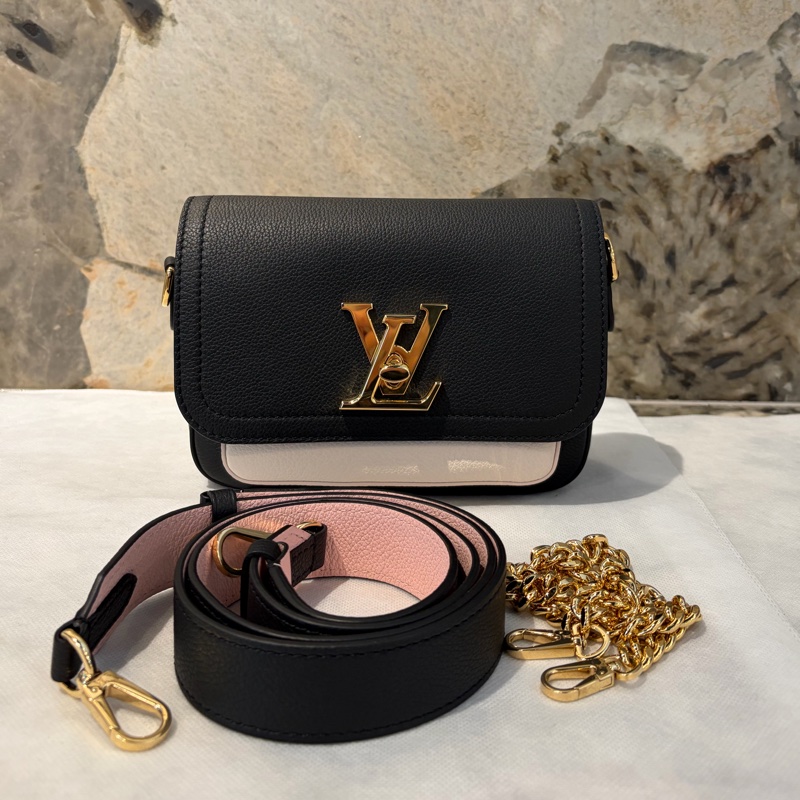 LV黑/米牛皮金釦LOCKME TENDER口蓋包-10