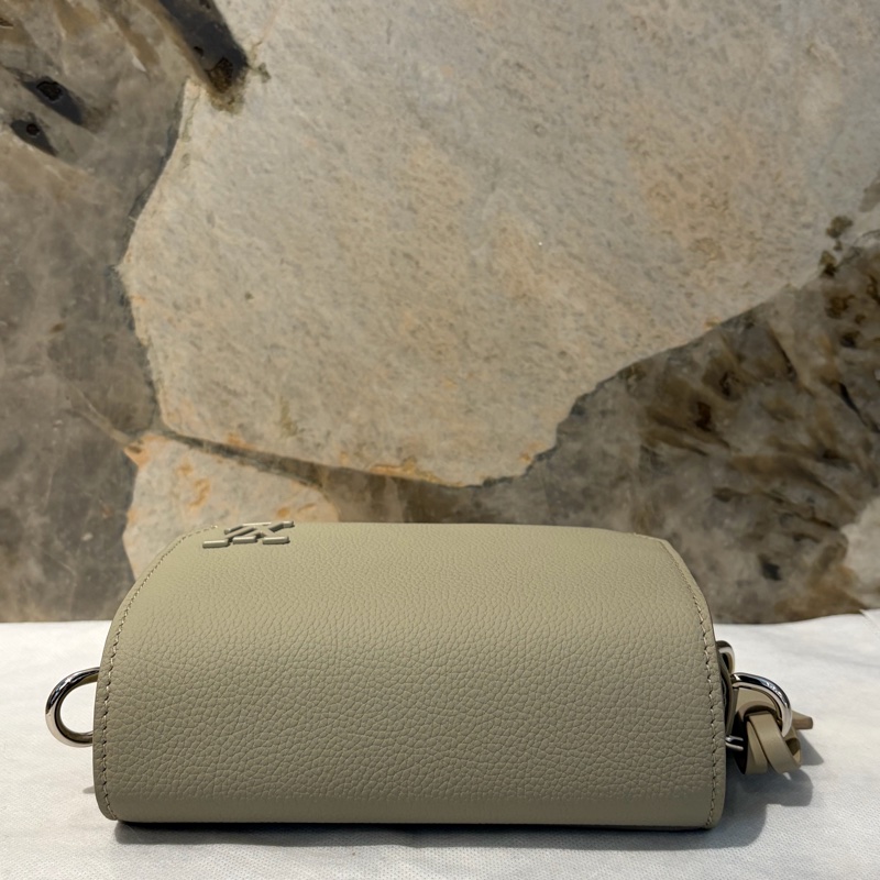 LV FASTLINE卡其色牛皮掀蓋隨身包-11