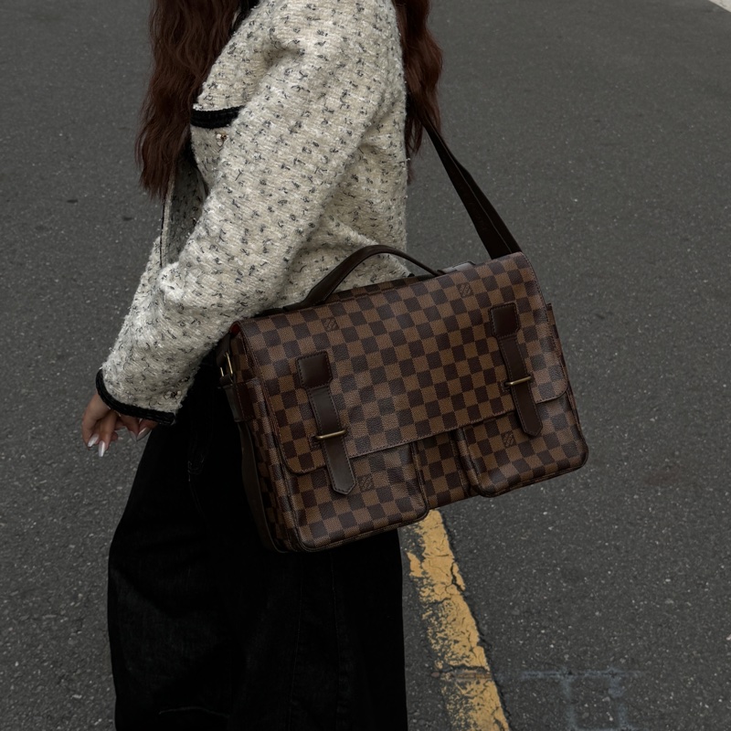 【極新🎁】 LV Damier 棋盤格 郭富城包 郵差包 （專櫃11.7萬）-1