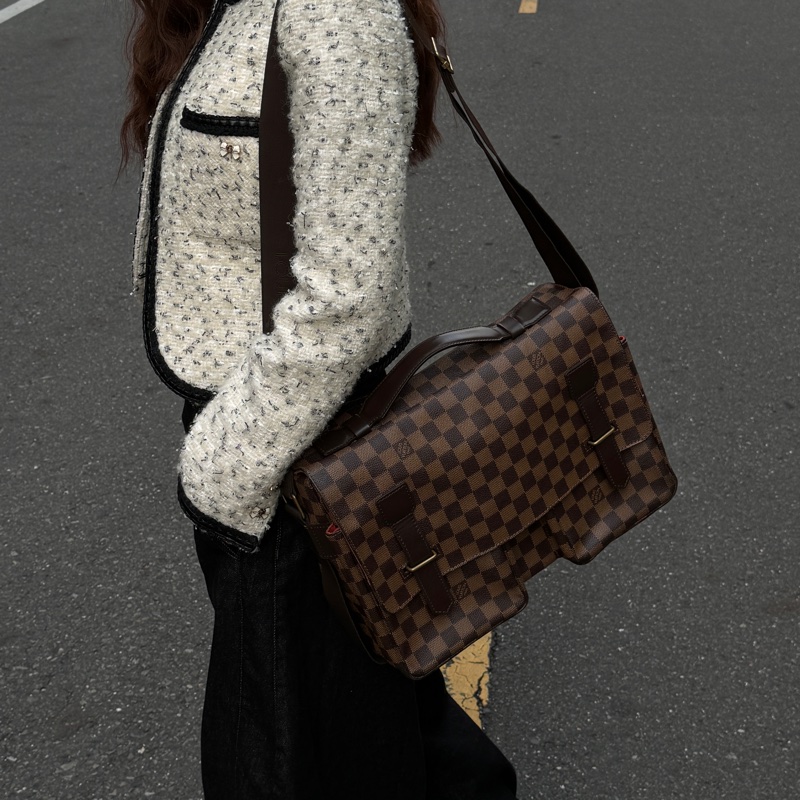 【極新🎁】 LV Damier 棋盤格 郭富城包 郵差包 （專櫃11.7萬）-2
