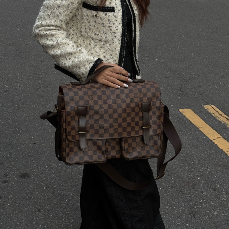 【極新🎁】 LV Damier 棋盤格 郭富城包 郵差包 （專櫃11.7萬）-35