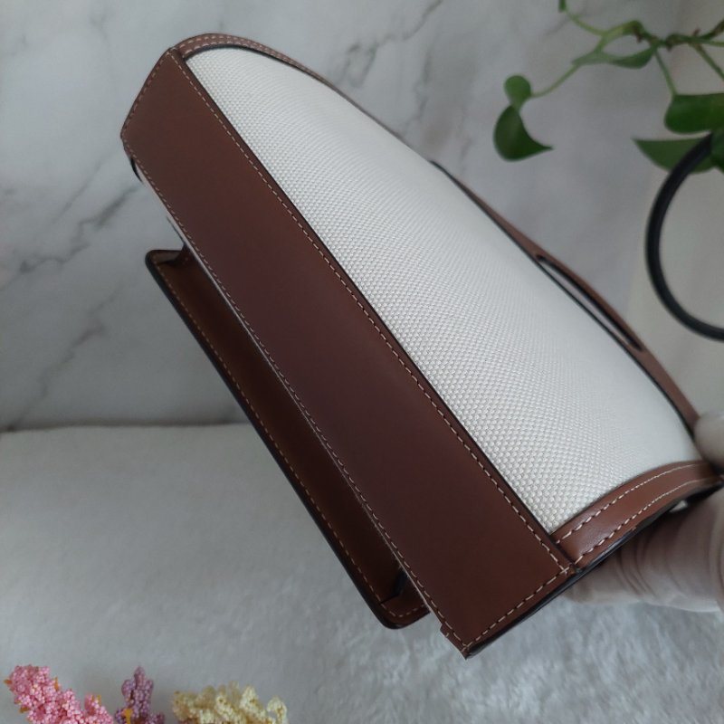 BURBERRY 巴寶莉 🎀實拍 🎀字母帆布拼皮革手提/斜背兩用包(米白x木棕色)Mini~近新閒置品-27