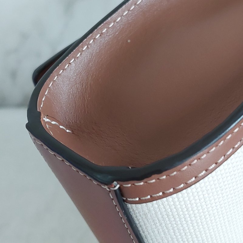 BURBERRY 巴寶莉 🎀實拍 🎀字母帆布拼皮革手提/斜背兩用包(米白x木棕色)Mini~近新閒置品-35