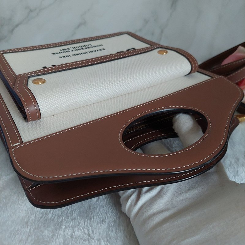 BURBERRY 巴寶莉 🎀實拍 🎀字母帆布拼皮革手提/斜背兩用包(米白x木棕色)Mini~近新閒置品-50
