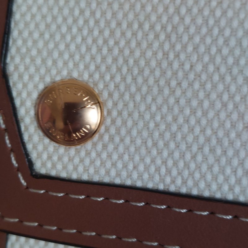 BURBERRY 巴寶莉 🎀實拍 🎀字母帆布拼皮革手提/斜背兩用包(米白x木棕色)Mini~近新閒置品-59