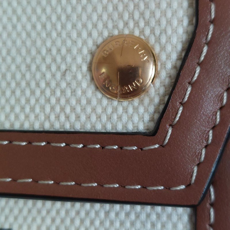 BURBERRY 巴寶莉 🎀實拍 🎀字母帆布拼皮革手提/斜背兩用包(米白x木棕色)Mini~近新閒置品-60