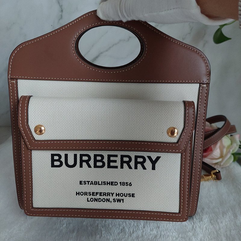 BURBERRY 巴寶莉 🎀實拍 🎀字母帆布拼皮革手提/斜背兩用包(米白x木棕色)Mini~近新閒置品-68