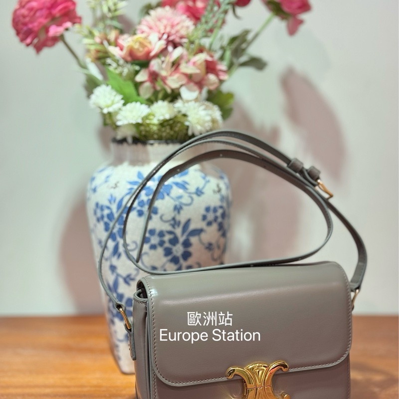 CELINE 鵝卵石灰色TEEN TRIOMPHE亮澤牛皮革手袋-0