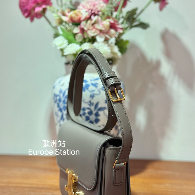 CELINE 鵝卵石灰色TEEN TRIOMPHE亮澤牛皮革手袋-1