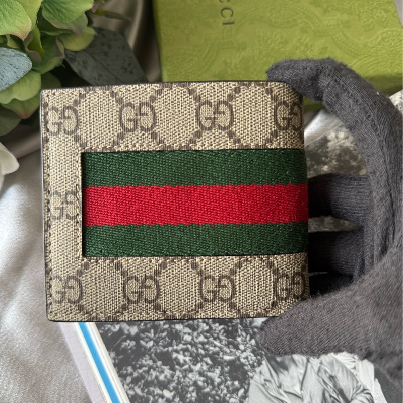 Ophidia GG 塗層帆布綠紅對開8卡短夾(米色/烏木色)-1