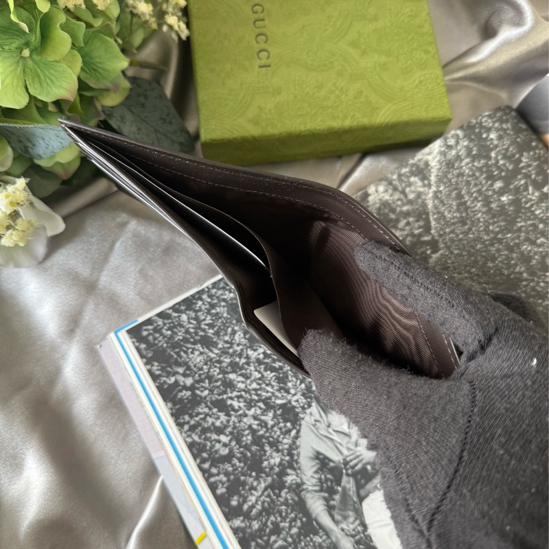 Ophidia GG 塗層帆布綠紅對開8卡短夾(米色/烏木色)-6