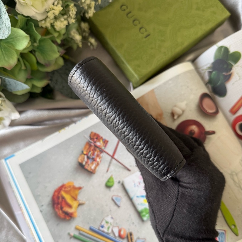 金屬縫線雙G Logo 多卡層雙色短夾(黑色/藍色)-2