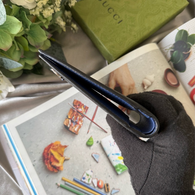 金屬縫線雙G Logo 多卡層雙色短夾(黑色/藍色)-5