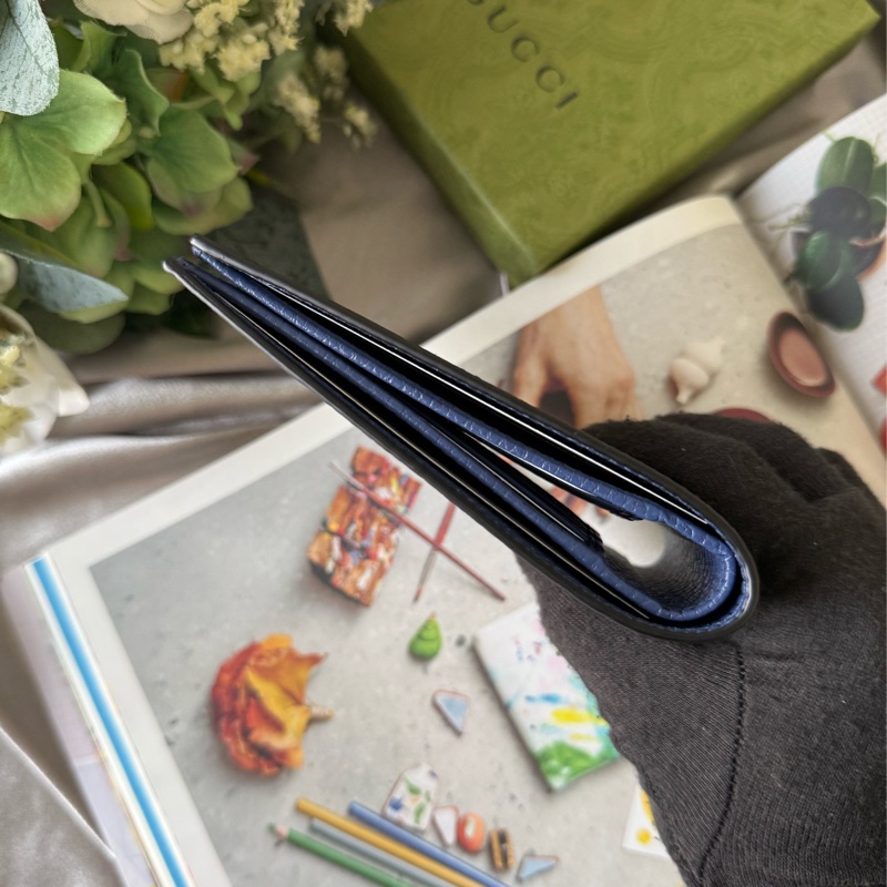 金屬縫線雙G Logo 多卡層雙色短夾(黑色/藍色)-6