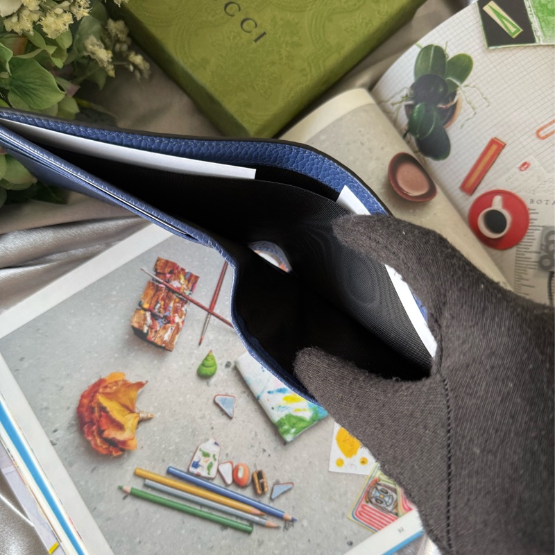 金屬縫線雙G Logo 多卡層雙色短夾(黑色/藍色)-8