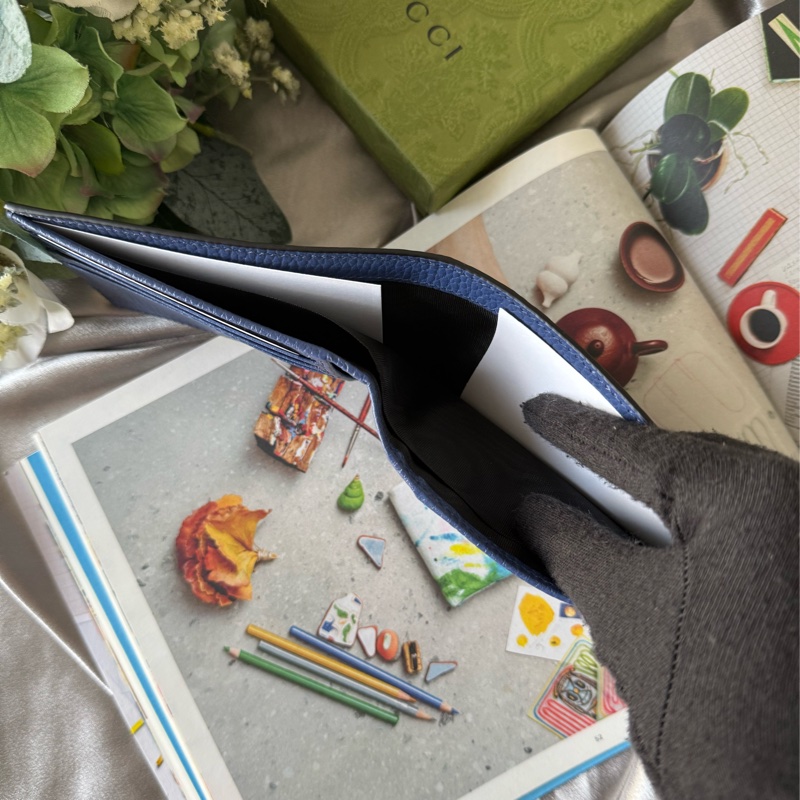 金屬縫線雙G Logo 多卡層雙色短夾(黑色/藍色)-9