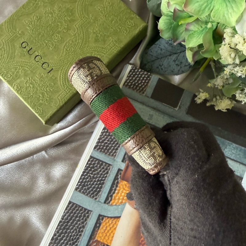 Ophidia GG 塗層帆布綠紅迷你對開4卡短夾(米色/烏木色)-2