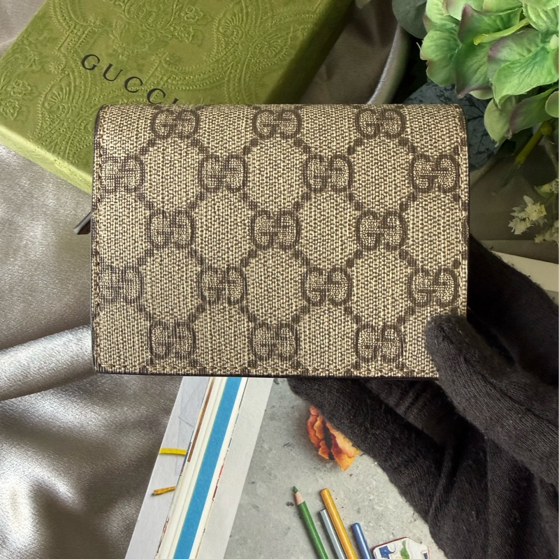 GG Supreme 塗層帆布二折卡片小短夾(米色/烏木色)-1