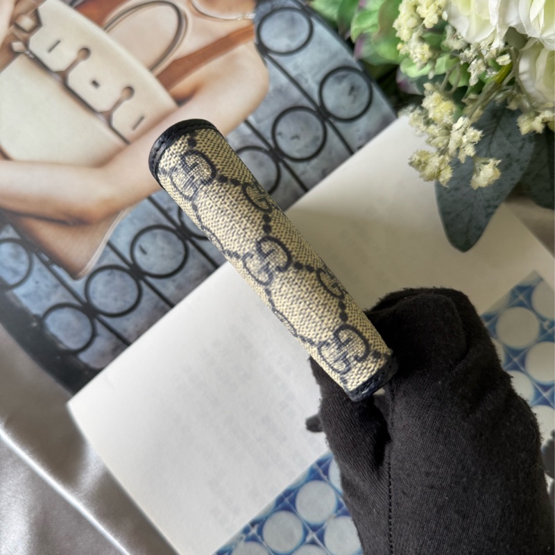 Interlocking G Logo 對開8卡短夾(米色/黑藍色)-2