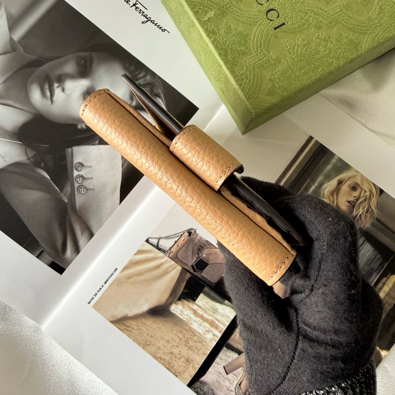 Marmont 金色標誌粒紋皮革釦式二折短夾(裸粉色)-6