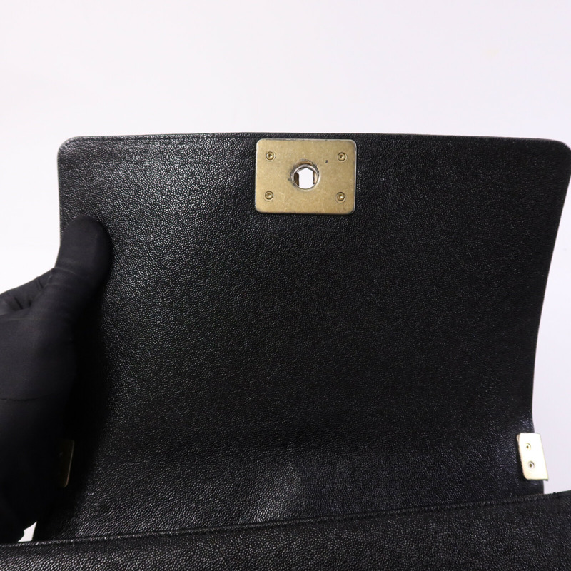 CHANEL 牛皮皮革Boy 25金扣鏈帶肩背袋-13