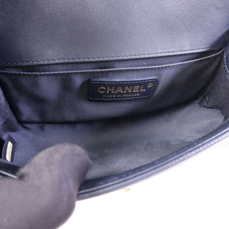 CHANEL 羊皮皮革Boy 20金扣鏈帶肩背袋-4