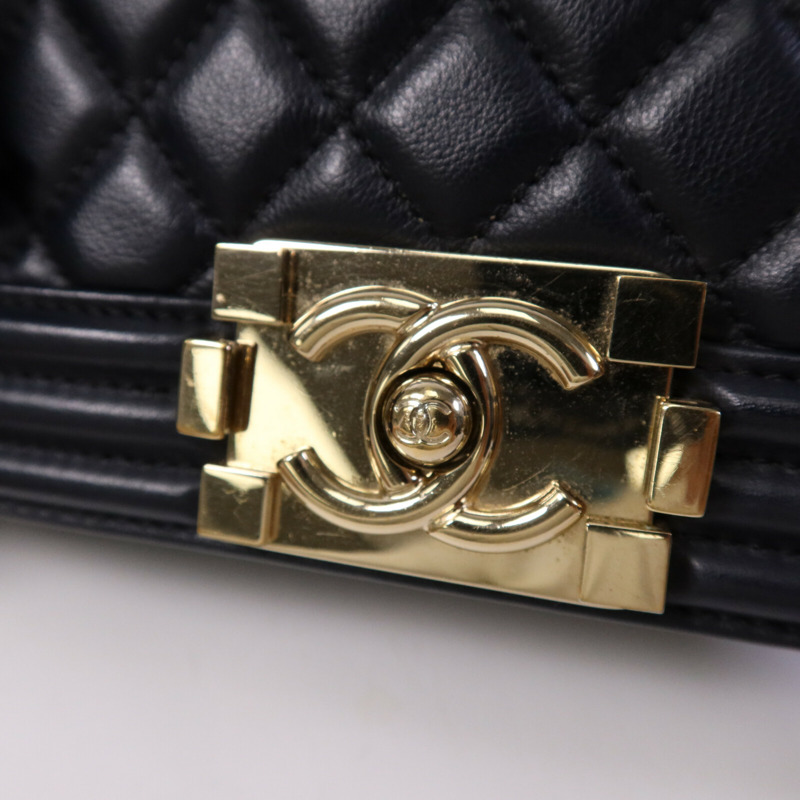 CHANEL 羊皮皮革Boy 20金扣鏈帶肩背袋-6