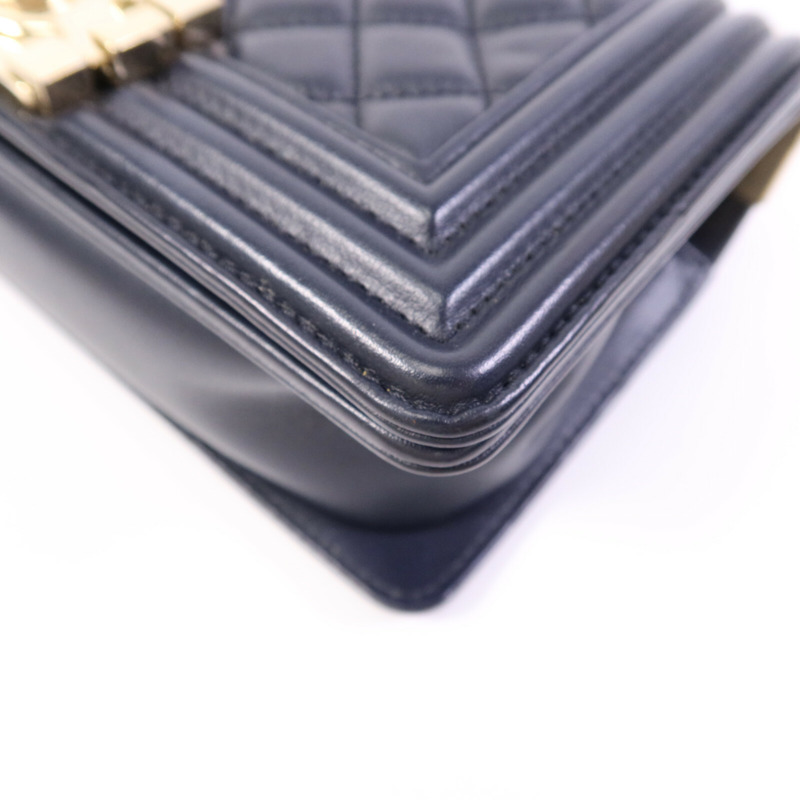 CHANEL 羊皮皮革Boy 20金扣鏈帶肩背袋-9