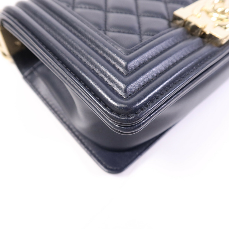 CHANEL 羊皮皮革Boy 20金扣鏈帶肩背袋-10